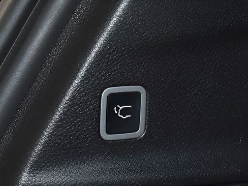 Used 2025 Chrysler Pacifica Select FWD image 30