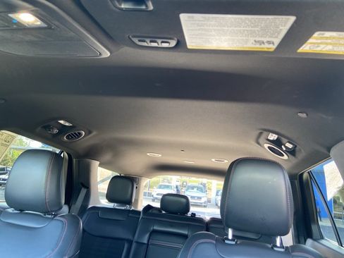Used 2025 Ford Explorer ST-Line w/ ST-Line Street Pack AWD/4WD image 31