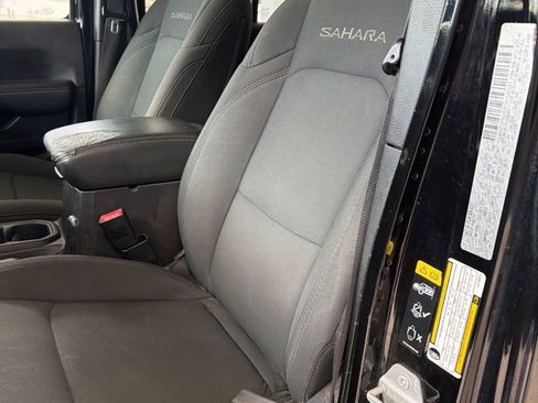 Used 2020 Jeep Wrangler Unlimited Sahara AWD/4WD image 8
