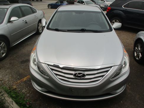 Used 2013 Hyundai Sonata GLS w/ Popular Equipment Pkg FWD image 2