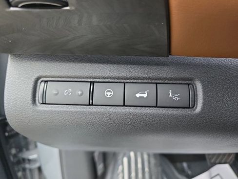 New 2026 Nissan Pathfinder Platinum FWD image 28