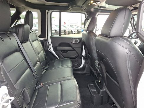 Certified 2022 Jeep Wrangler Unlimited Sahara w/ LED Lighting Group AWD/4WD image 15