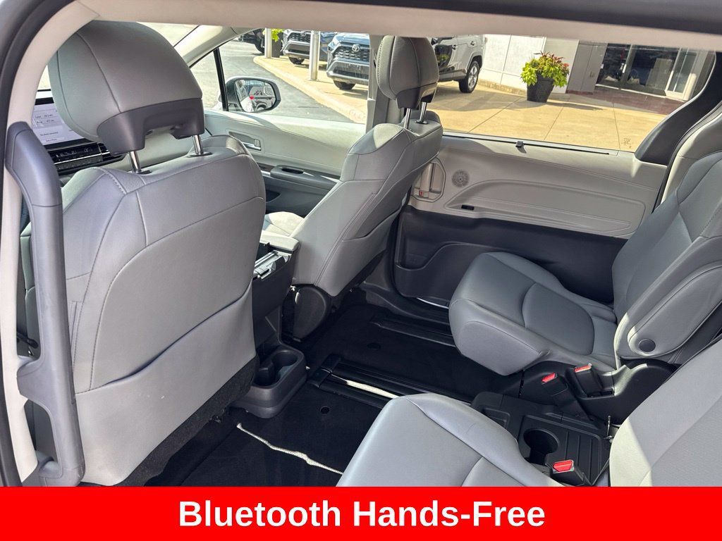 Certified 2023 Toyota Sienna XLE FWD image 17