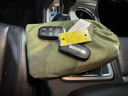 Used 2022 Jeep Grand Cherokee Limited image 27