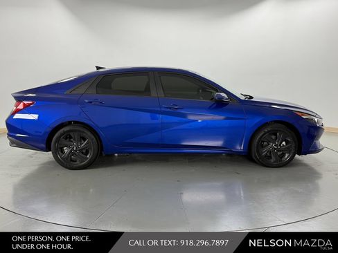 Used 2023 Hyundai Elantra Blue FWD image 5