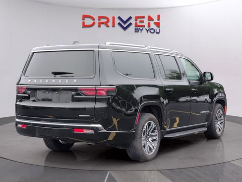 Used 2024 Jeep Wagoneer L Series II RWD image 5