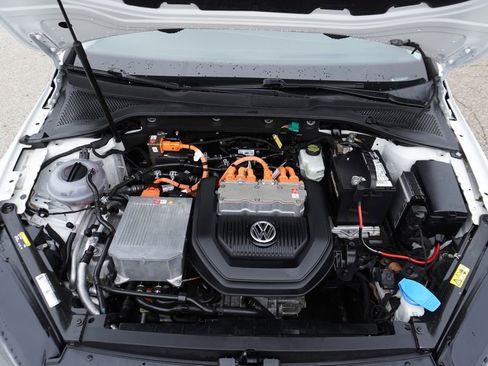 Used 2016 Volkswagen e-Golf SEL Premium w/ Driver Assistance Package FWD image 30