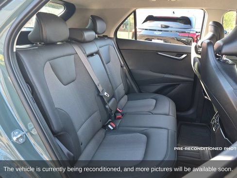 Used 2025 Kia Niro EX FWD image 13