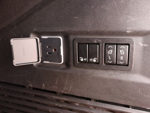 Used 2022 Chevrolet Tahoe RST w/ Sport Performance Package image 29