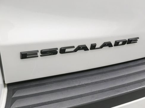 Used 2017 Cadillac Escalade Luxury image 12