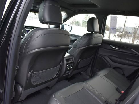 New 2025 Jeep Grand Cherokee Altitude image 28