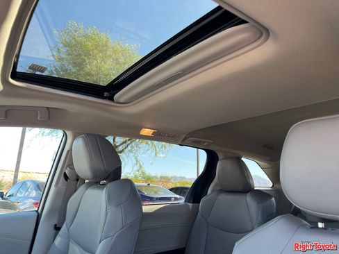 Certified 2024 Toyota Sienna XLE FWD image 34