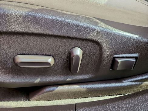 Used 2017 Buick Verano Leather w/ Experience Buick Package FWD image 17