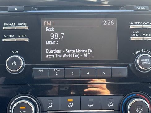 Used 2017 Nissan Rogue S image 23