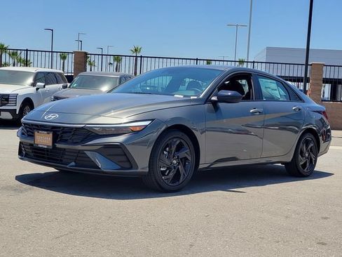 New 2026 Hyundai Elantra SEL Sport FWD image 2