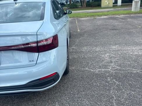 Used 2025 Volkswagen Jetta SE w/ Sunroof Package FWD image 10