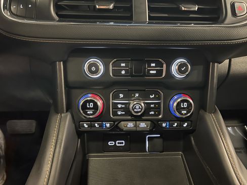 Used 2024 GMC Yukon AT4 w/ AT4 Premium Plus Package AWD/4WD image 19