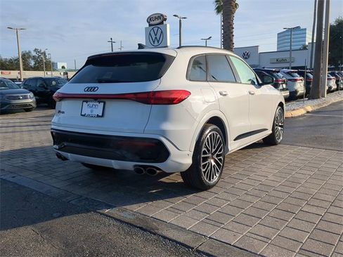 Used 2025 Audi SQ5 Prestige w/ Prestige Package image 4