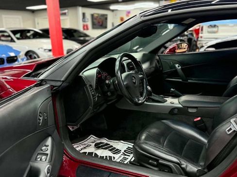 Used 2006 Chevrolet Corvette Coupe w/ Preferred Equipment Group RWD image 9