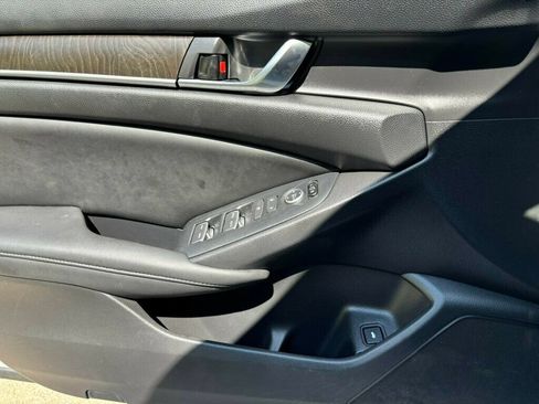 Used 2019 Honda Accord EX image 36