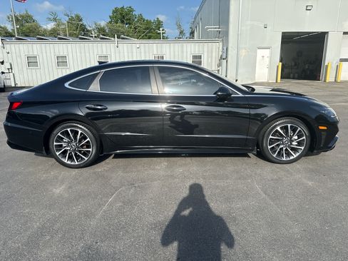 Used 2022 Hyundai Sonata Limited FWD image 2