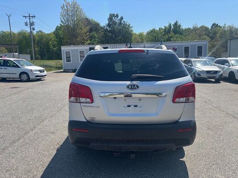 Used 2012 Kia Sorento LX w/ Convenience Pkg image 7