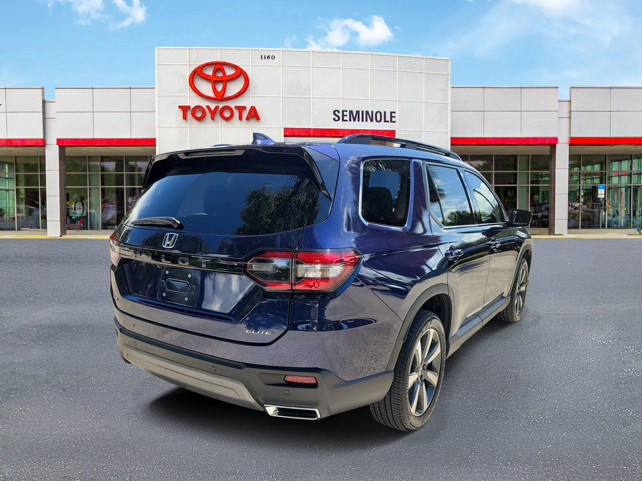 Used 2025 Honda Pilot Elite image 3