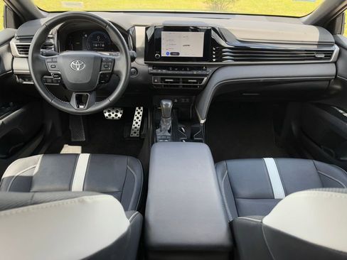 Used 2025 Toyota Camry SE FWD image 8