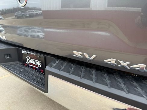 Used 2018 Nissan Titan SV image 10