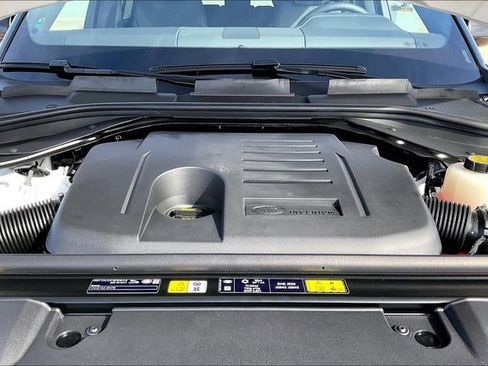 New 2026 Land Rover Range Rover SE image 13