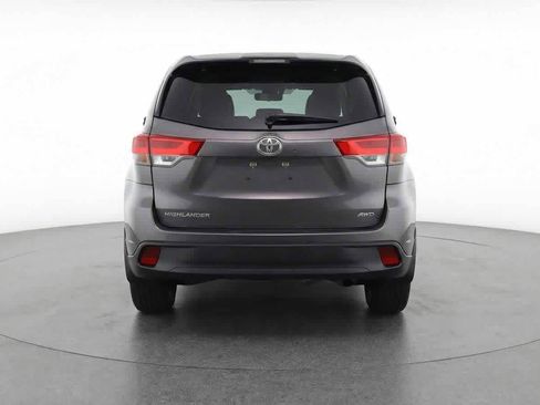 Used 2018 Toyota Highlander LE image 7