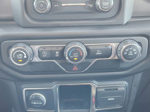 Used 2021 Jeep Wrangler Unlimited Sport image 19