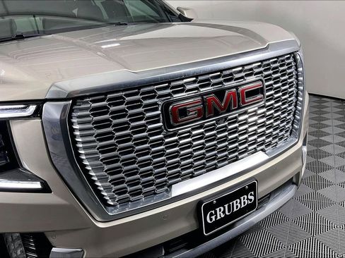 Used 2022 GMC Yukon Denali w/ Denali Premium Package image 41