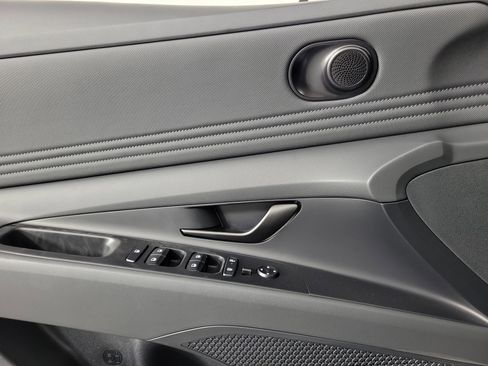 New 2025 Hyundai Elantra SEL image 24