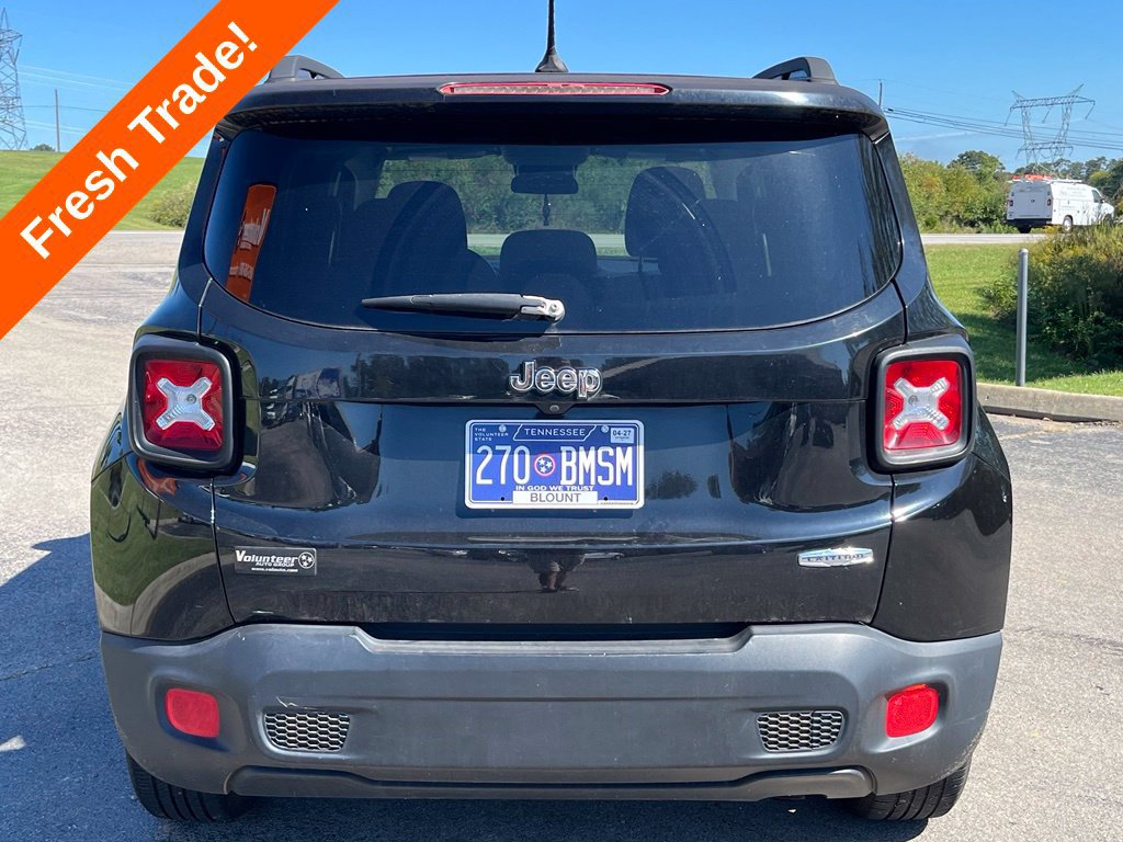 Used 2017 Jeep Renegade Latitude FWD image 9