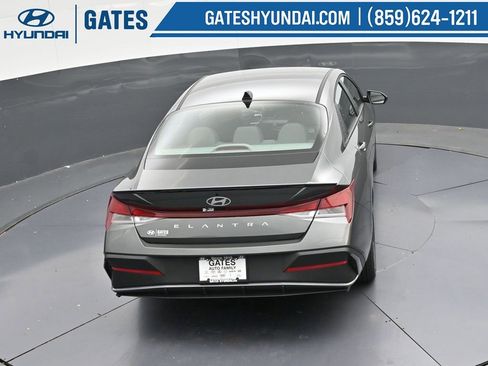 Used 2025 Hyundai Elantra Sport image 39