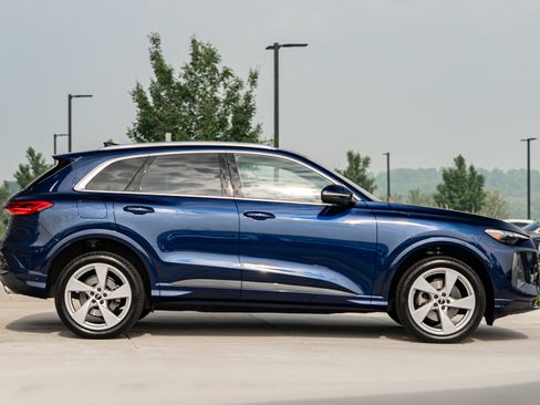 Certified 2025 Audi Q5 Premium w/ Premium Plus AWD/4WD image 3