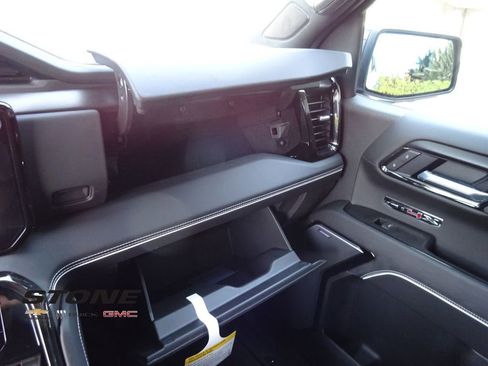 New 2026 GMC Sierra 1500 AT4X AWD/4WD image 30