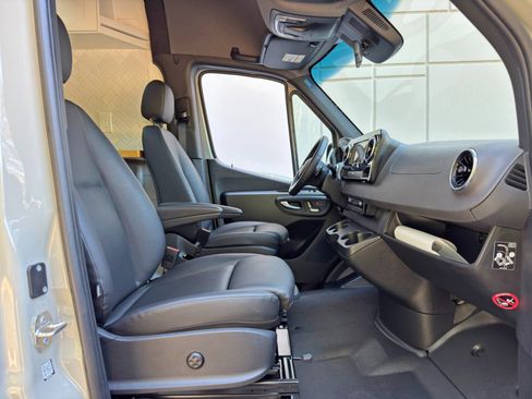 Used 2023 Mercedes-Benz Sprinter 2500 image 16