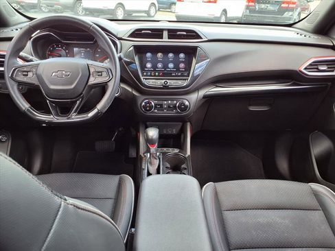 Used 2021 Chevrolet TrailBlazer RS w/ Sun and Liftgate Package image 8