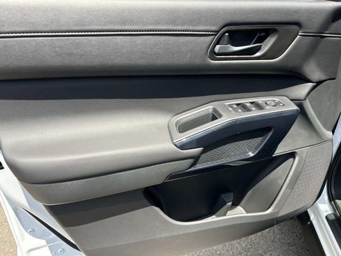 New 2026 Nissan Pathfinder SV w/ SV Premium Package FWD image 18