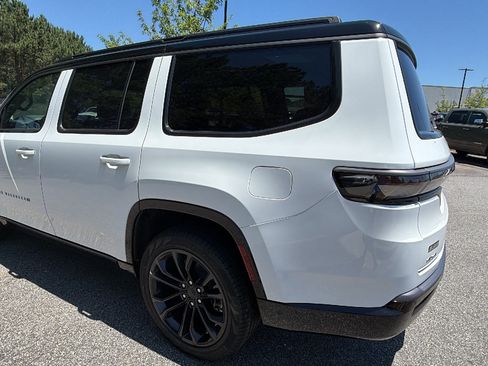 New 2026 Jeep Grand Wagoneer Summit AWD/4WD image 10
