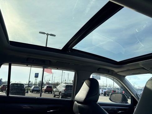 Used 2022 Toyota Highlander Platinum image 11