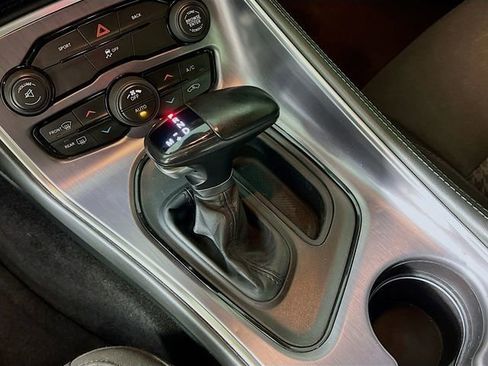 Used 2016 Dodge Challenger SXT image 19