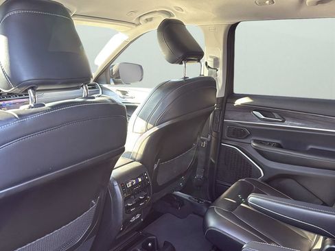 Used 2022 Jeep Grand Cherokee L Limited image 29
