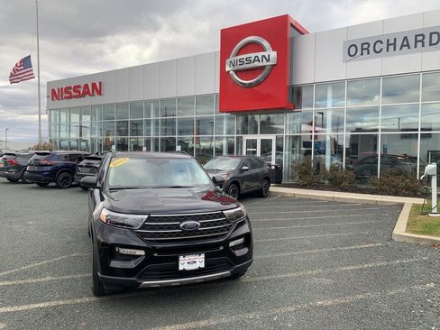 Used 2022 Ford Explorer XLT w/ Equipment Group 202A image 2