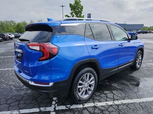 Used 2024 GMC Terrain SLT AWD/4WD image 17