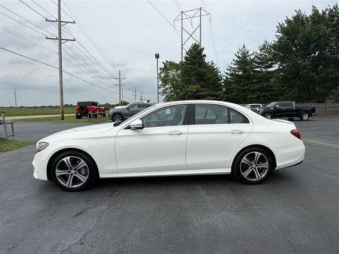 Used 2017 Mercedes-Benz E 300 4MATIC image 3