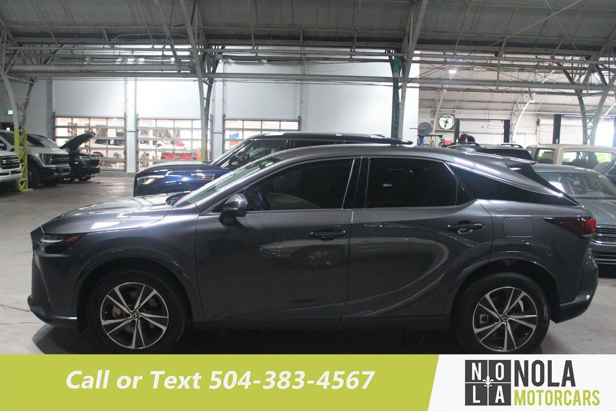 Used 2024 Lexus RX 350 FWD w/ Technology Package image 2