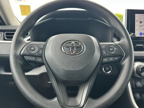 Used 2025 Toyota RAV4 XLE FWD image 28